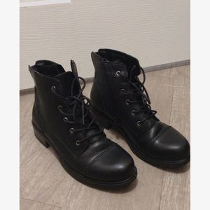 Women’s black boots, size 8, worn once